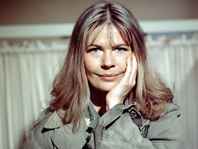 loretta swit